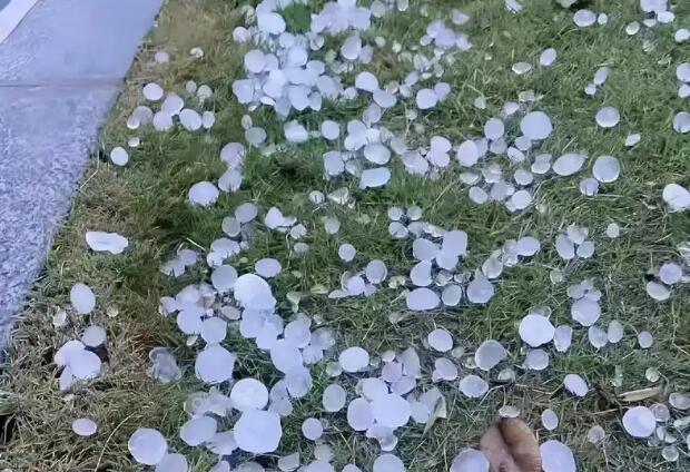 永康風(fēng)水先生解讀女性夢見冰雹的運勢