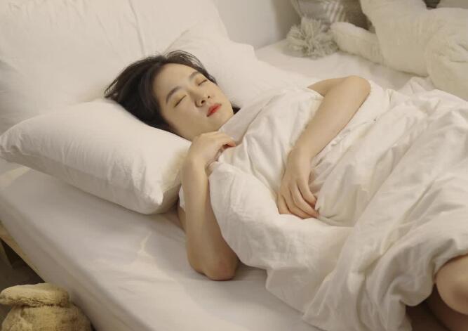 風水師老徐教你女性枕頭下放什么最旺財